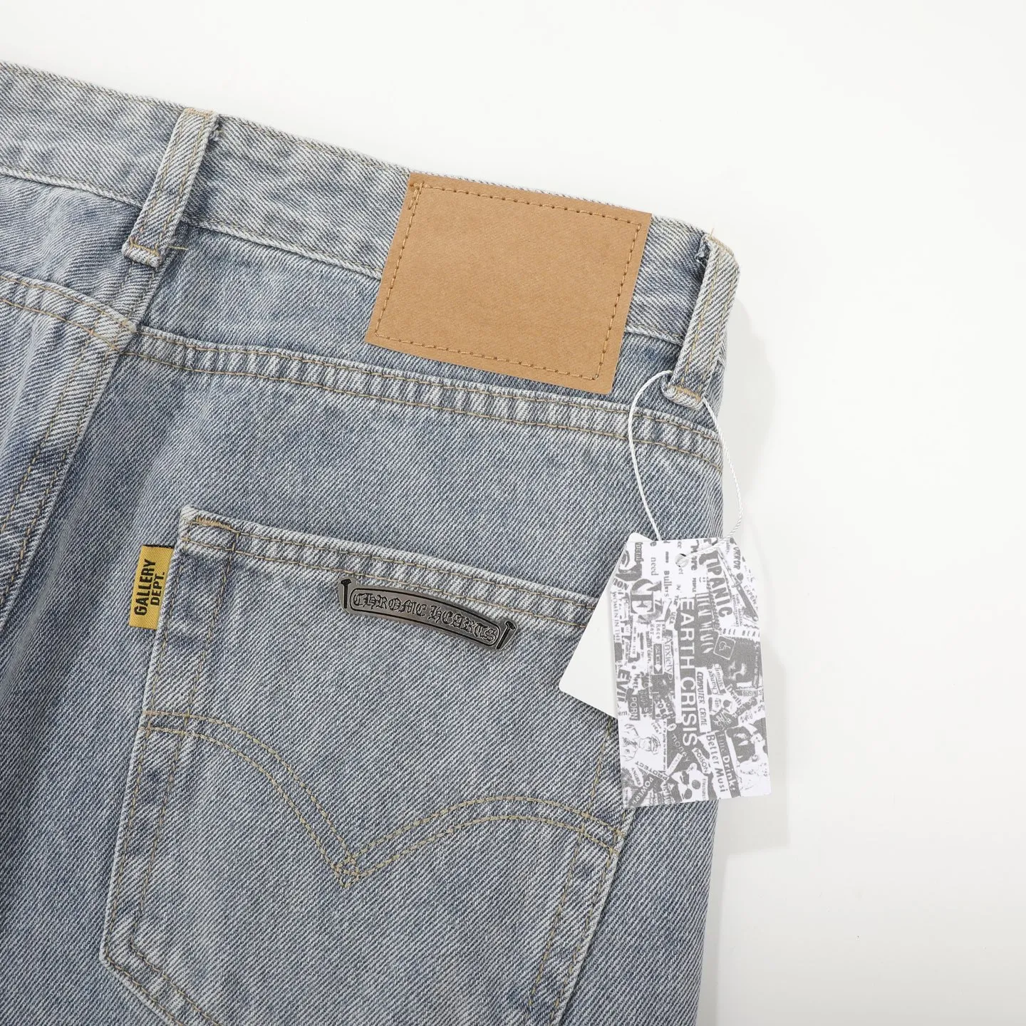 P280 Chrome Heart ｜Chrome Heart CH Heavy Industry Horsehair Spliced Flared Leather Jeans- 7*7 tannin 13.5 ammonia blue cow fabric, spliced with different colors of distressed denim, complete set of denim washing processes such as stone grinding, desizing, malaysian, hand rubbing, hanging grinding, fermentation washing, full spray, cat suede, etc. The genuine leather cross is made of natural horse hair and first-layer sheepskin. Because of the natural color of horse hair, different parts of the fur have different shades, and each pair is different, which is different from the imitation leather on the market. Each pair is the same; because the trousers are custom-made cross genuine leather trousers, they need to be disassembled many times, which is troublesome to sew and the shipment is very slow. Color: Spliced blue Size: 28 30 32 34 36